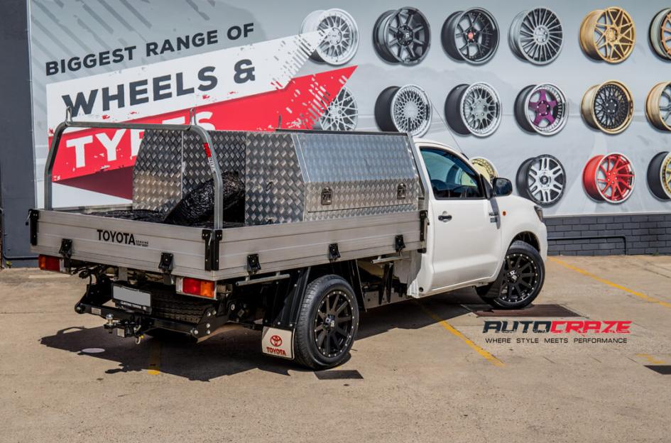 TOYOTA HILUX 2WD (2005 ONWARDS) HEIST SATIN BLACK
